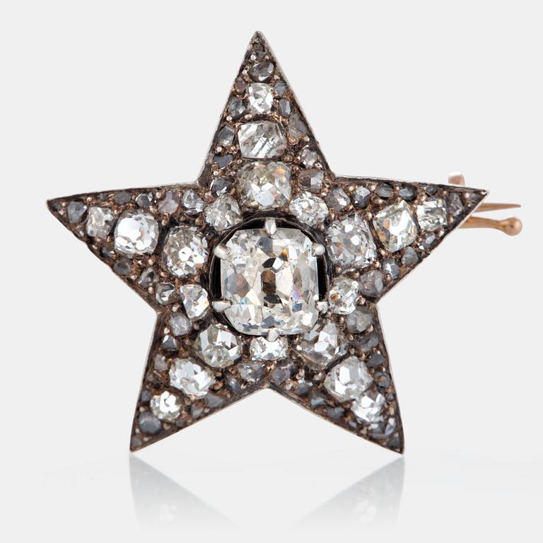 Brosch med gammal- och rosenslipade diamanter.