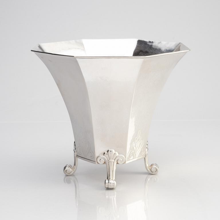 An large footed silver bowl, W.A. Bolin, Stockholm 1921.