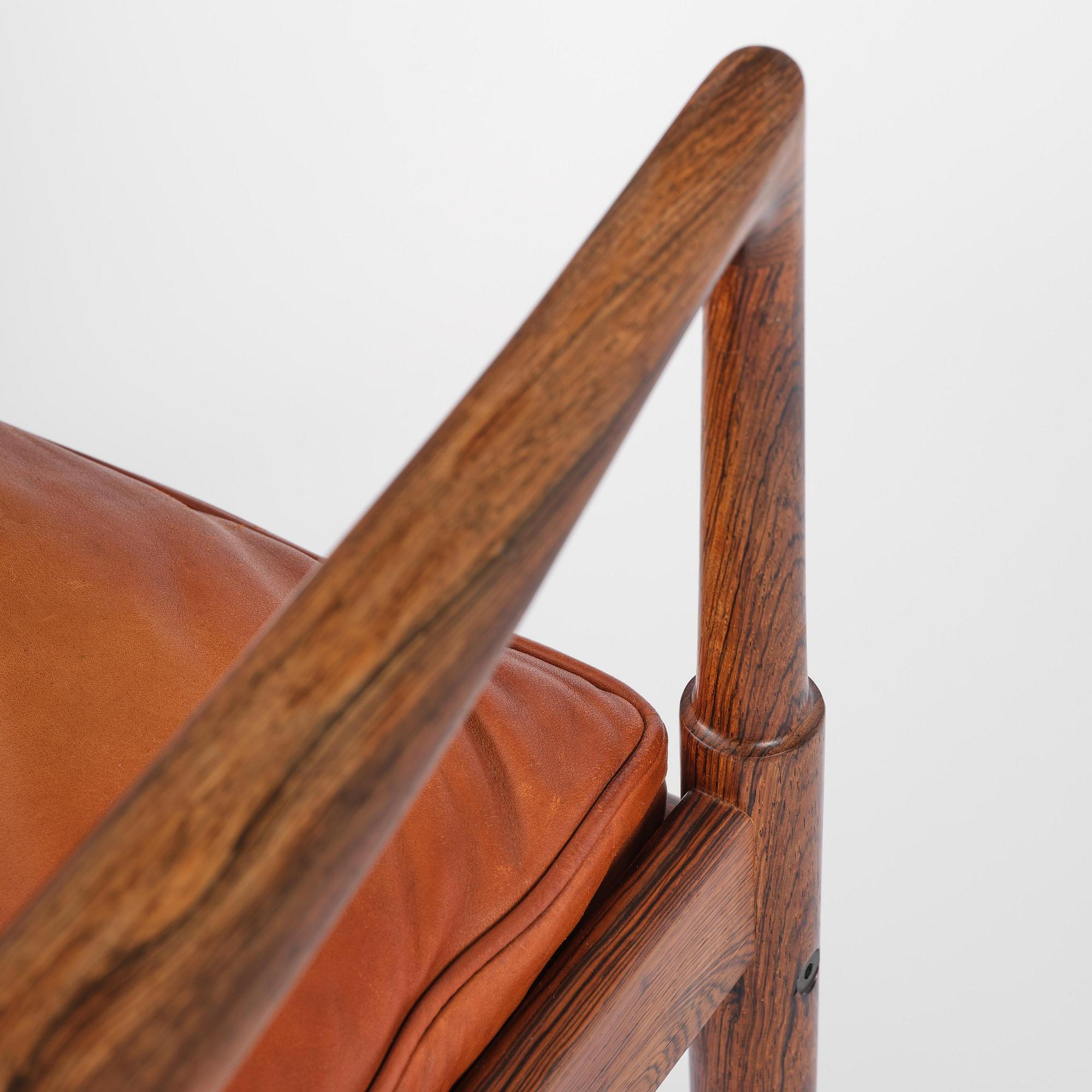 Ib Kofod-Larsen, fåtöljer, ett par, "Samsö", Olof Persons Fåtöljindustri (OPE), Jönköping, 1960-tal.