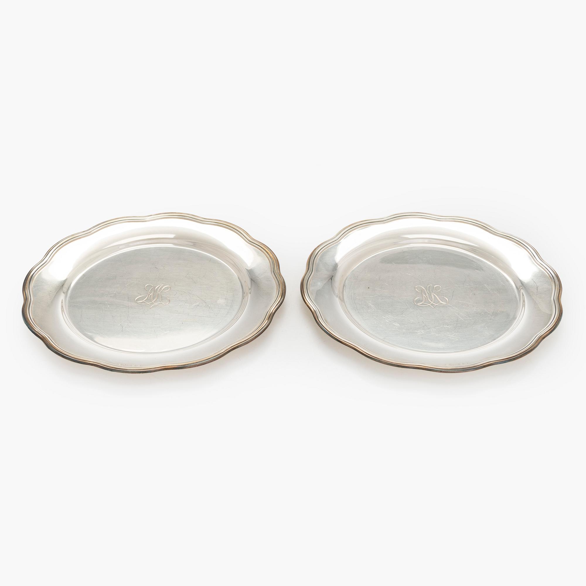 A 10-piece set of silver chargers, Kultateollisuus, Turku 1938 and 1980.