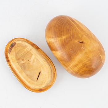 Lars Levi Sunna, a lidded birch wood box.