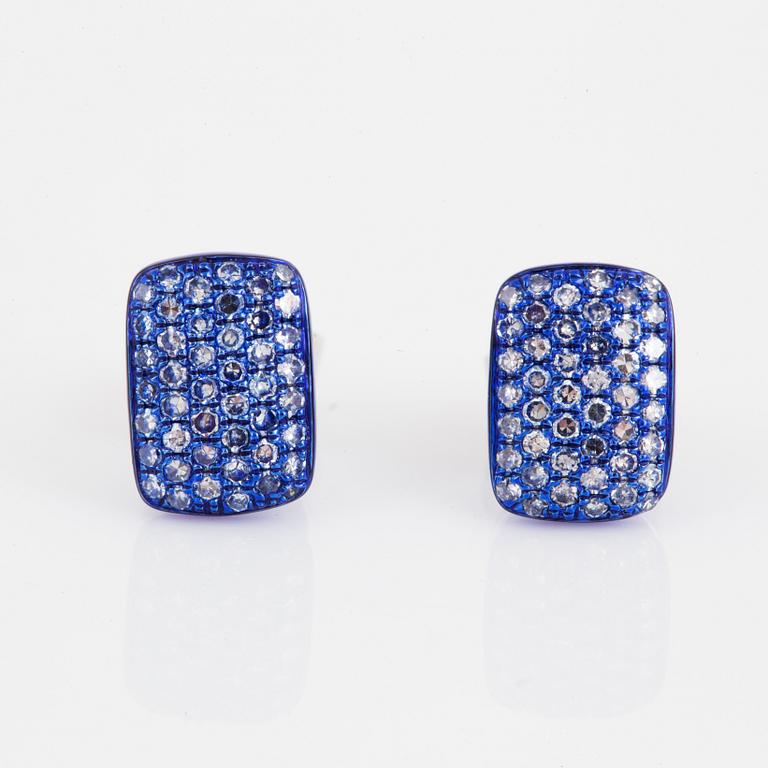 ÖRHÄNGEN, blå emalj med briljantslipade diamanter.