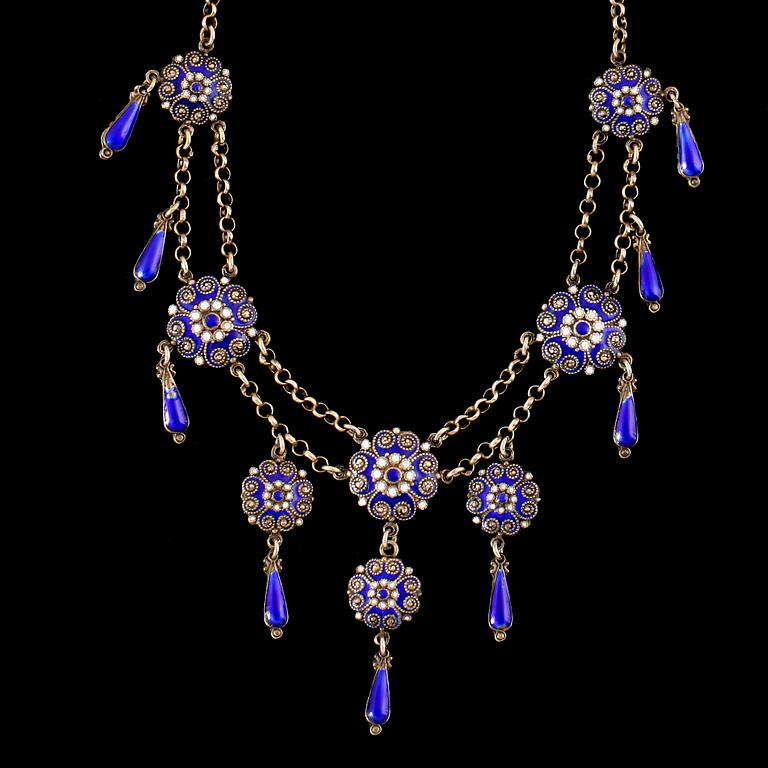 COLLIER, förgyllt sterlingsilver, emalj, 1900-talets första hälft.