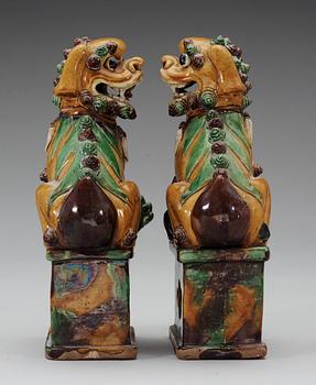 A pair of Buddhist lions, Qing dynasty, Kangxi (1662-1722).