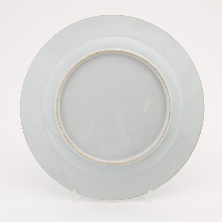 A blue and white serving dish, Qing dynasty, Qianlong (1736-95).