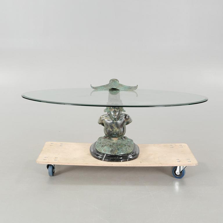 A late 20th century coffee table.