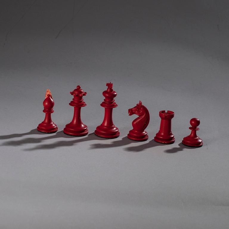 SCHACKPJÄSER, 32 st, ben, 1900-talets början.