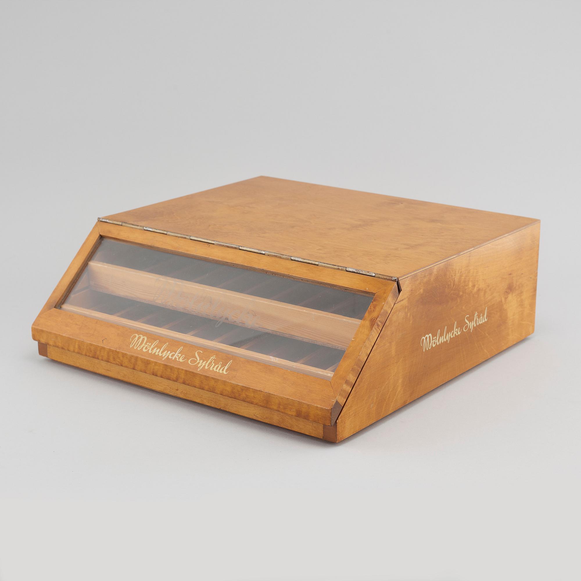 A box for sewing thread from Mölnlycke Sytråd, first half of the 20th century.