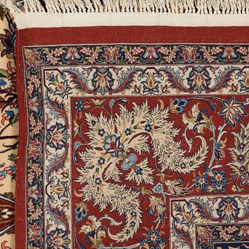MATTA. Old Isfahan Nazeri nedjad. 240,5 x 157,5 cm (samt en kortsida med en cm slätväv,