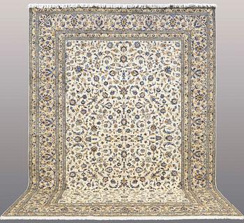 A CARPET, Kashan, ca 426 x 300 cm.