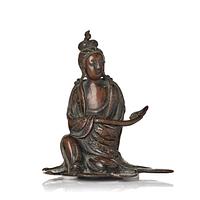 An elegant bronze sculpture of Guanyin, 17th/18th century.