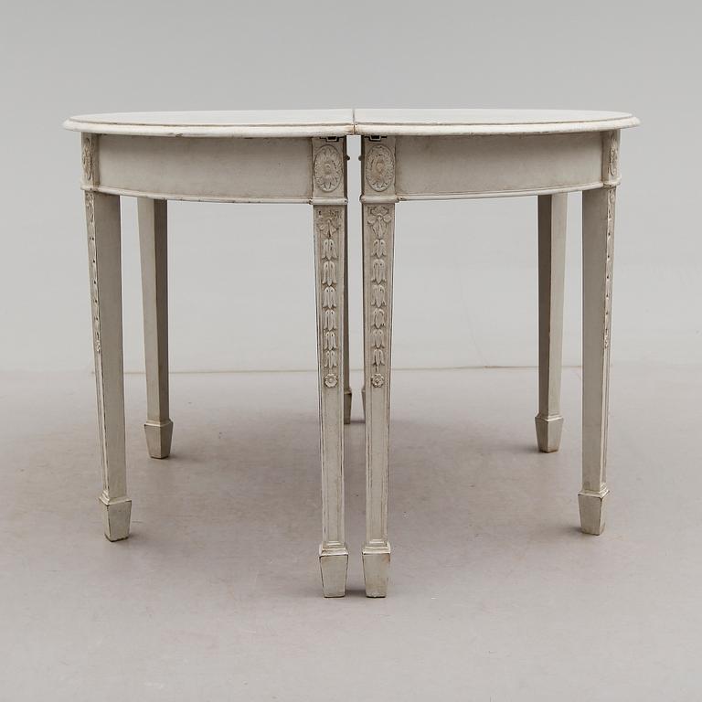 VÄGGBORD / SIDOBORD, ett par, gustaviansk stil, 1900-talets första hälft.