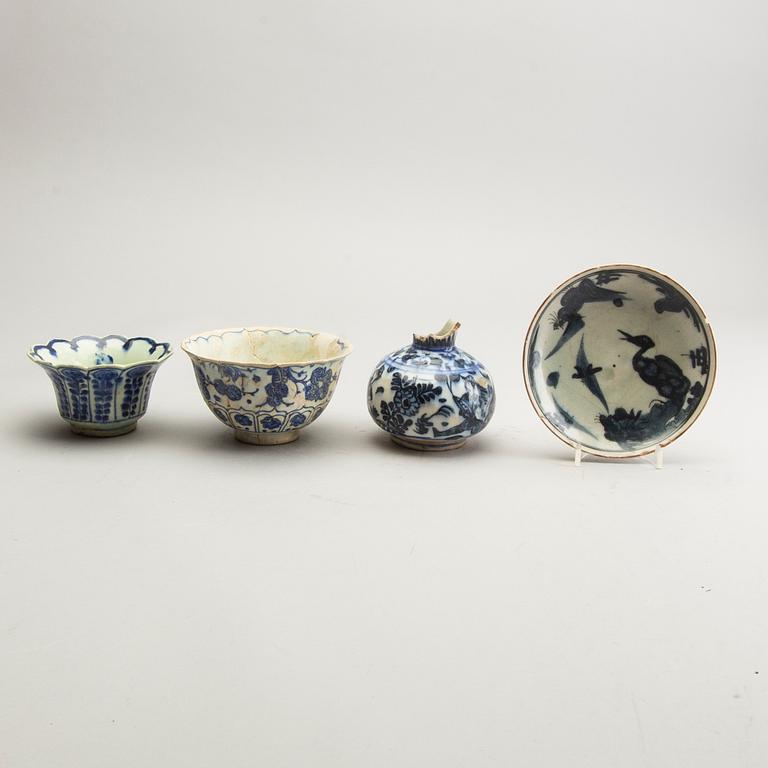 A group of persian ceramics, 18/20th Century. (7 pieces) "Study-pieces".