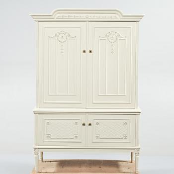 SKÅP, gustaviansk stil, 1900-talets andra hälft.