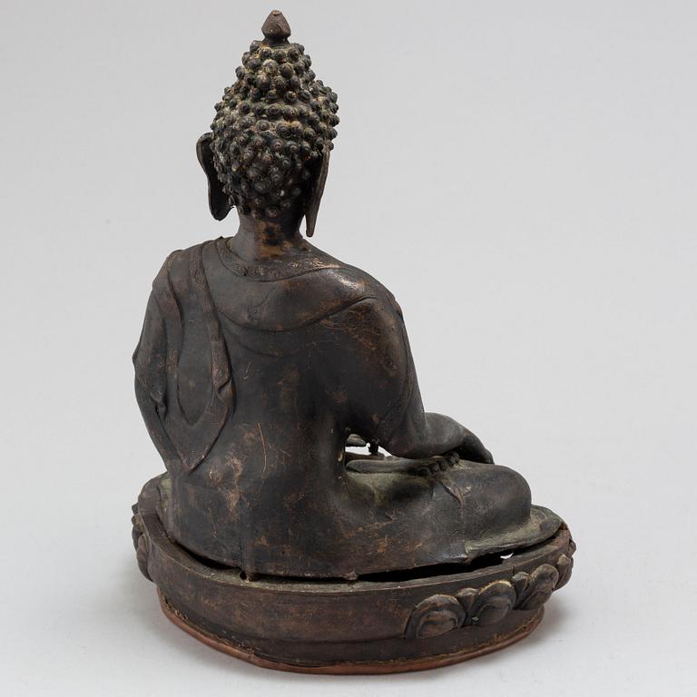 A Thai bronze buddha, 20th century.