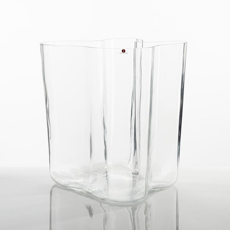 Alvar Aalto, vas, glas, modell 3031, Iittala, Finland, signerad.