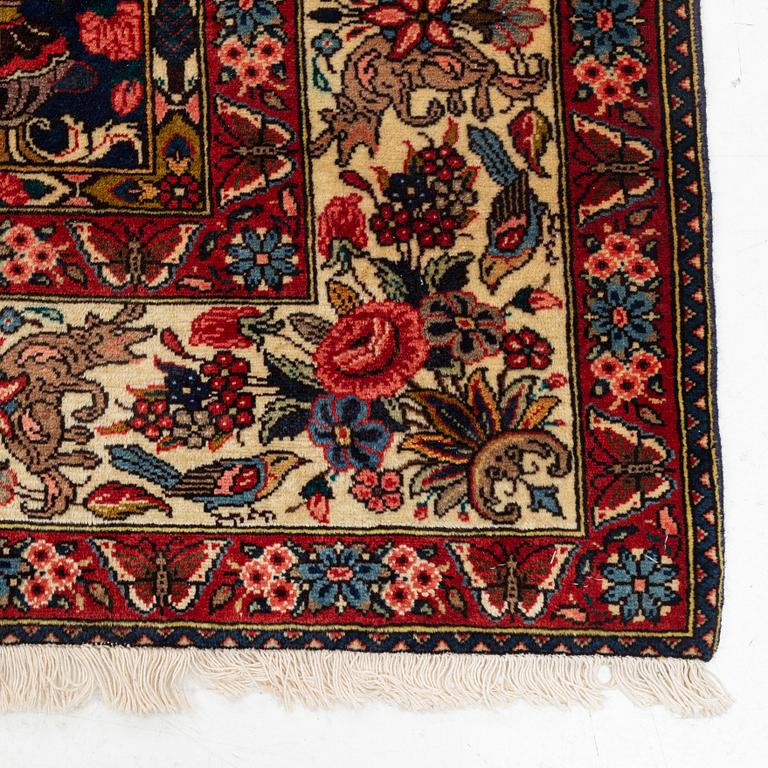 A Bakhtiari carpet, c. 305 x 210 cm.