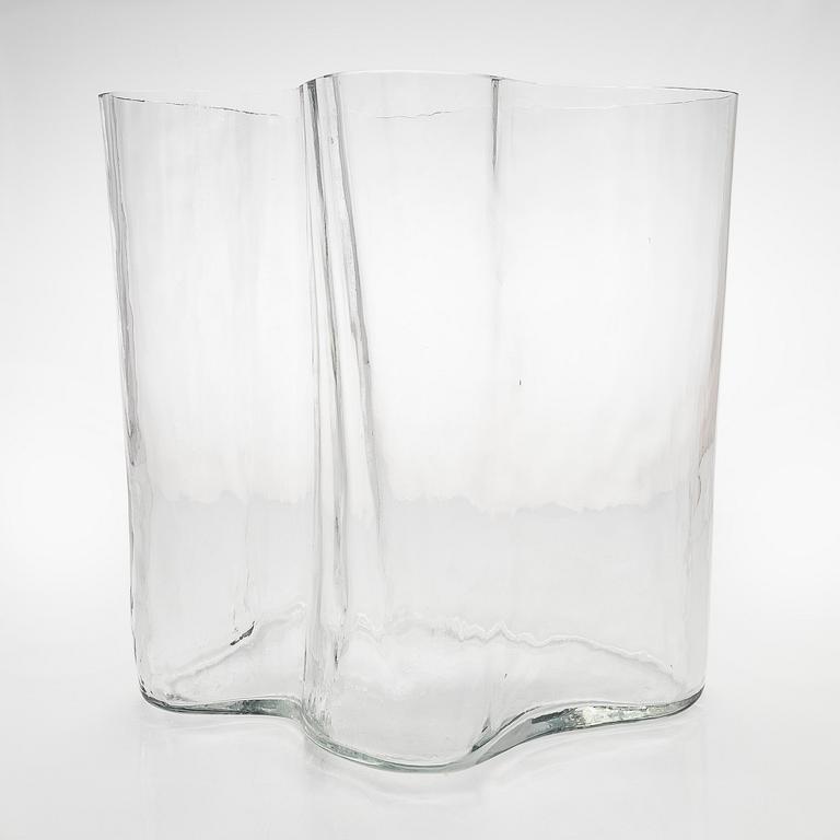 Alvar Aalto, vase, 3031, signed Alvar Aalto for Iittala 1960s.