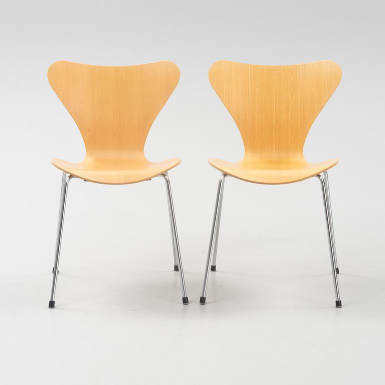 Arne Jacobsen, eight beech wood 'Seven' chairs, Fritz Hansen, 2001.