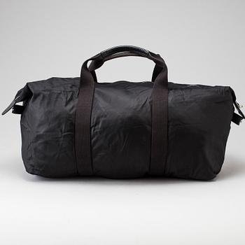 A foldable Mulberry weekend bag.