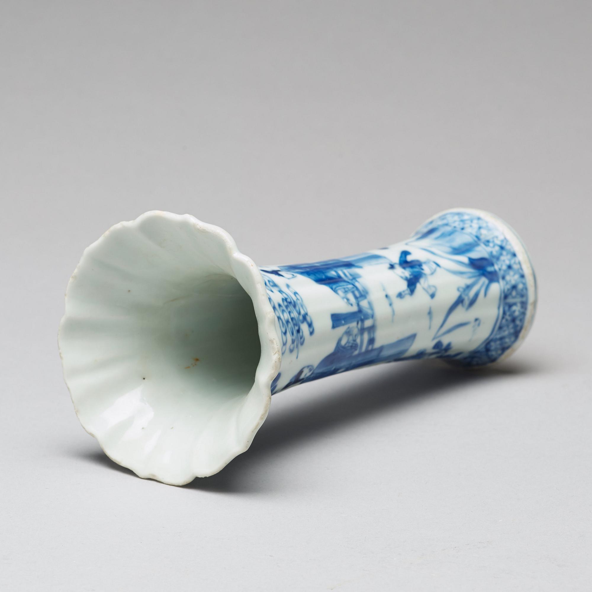 A blue and white vase, Qing dynasty, early 18th Century.