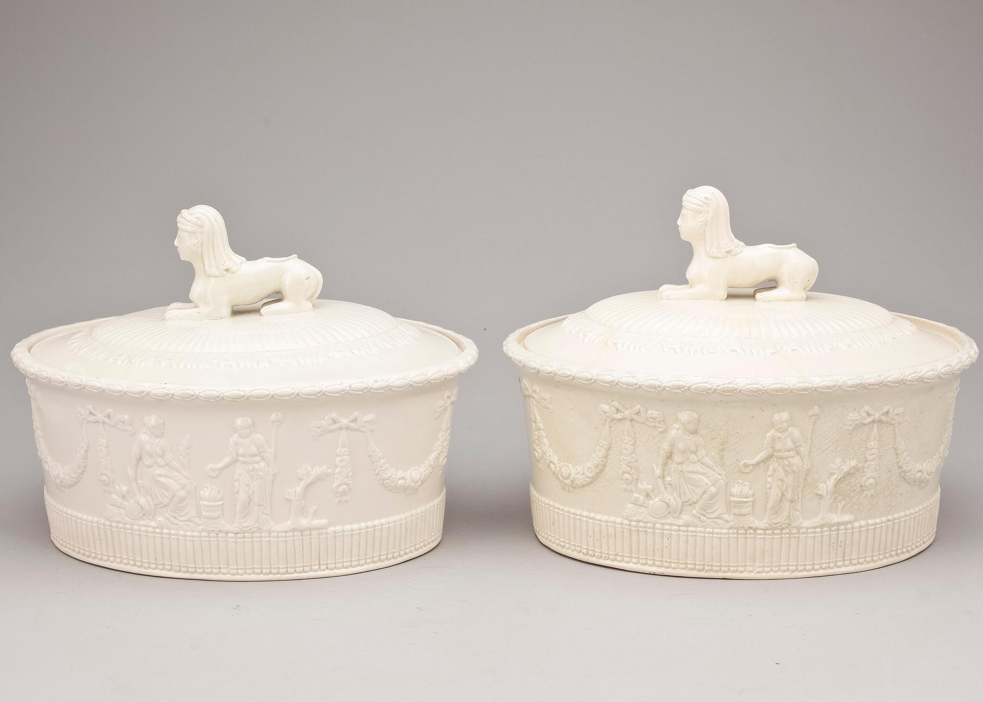TERRINER, ett par, flintgods, Rörstrand, omkring 1800.