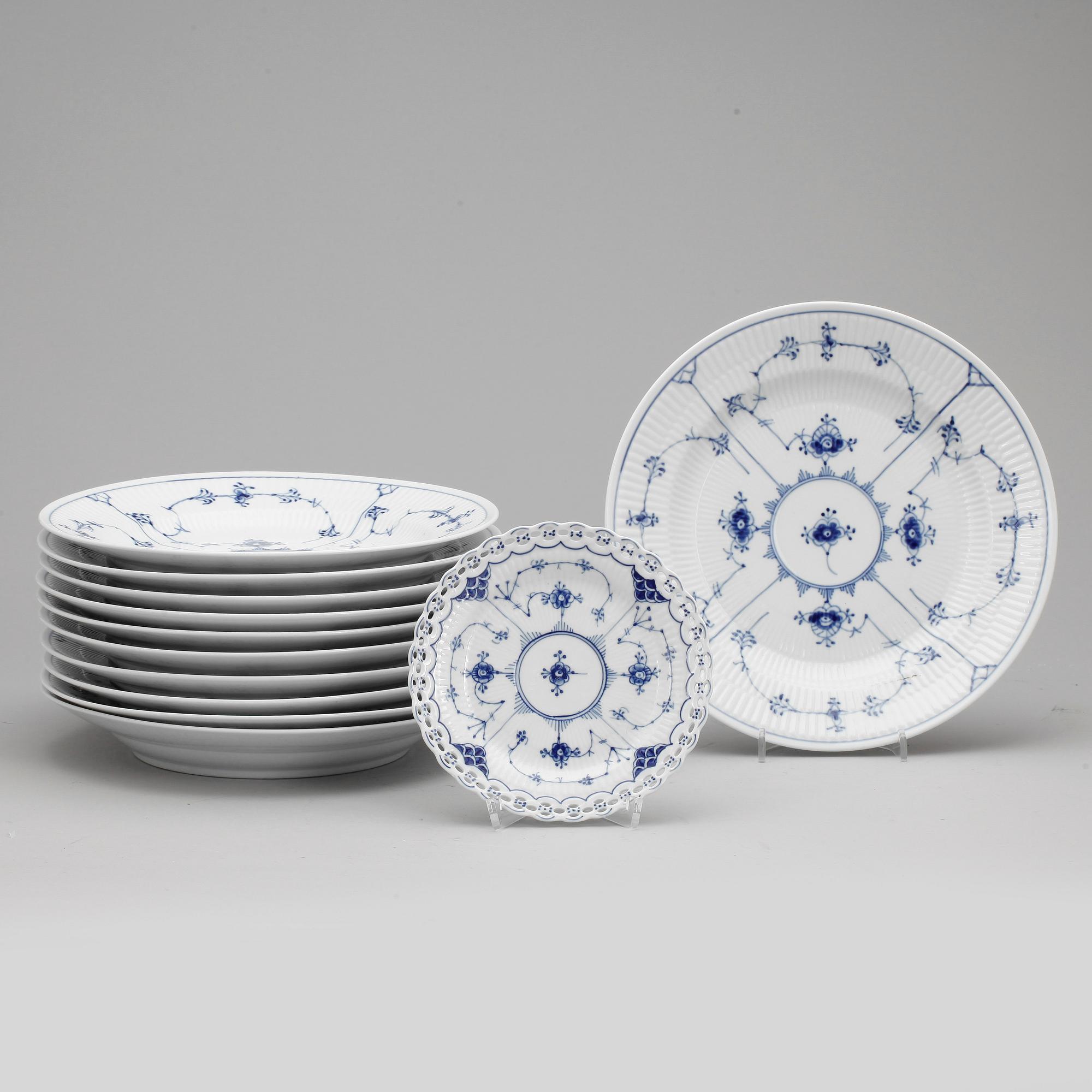 MATTALLRIKAR, 11 st, porslin, "Musselmalet", Royal Copenhagen.