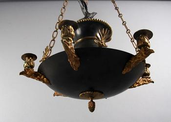 TAKKRONA, metall, empirestil, 1800-talets andra hälft. Diam 40, h 41, tot h 63.