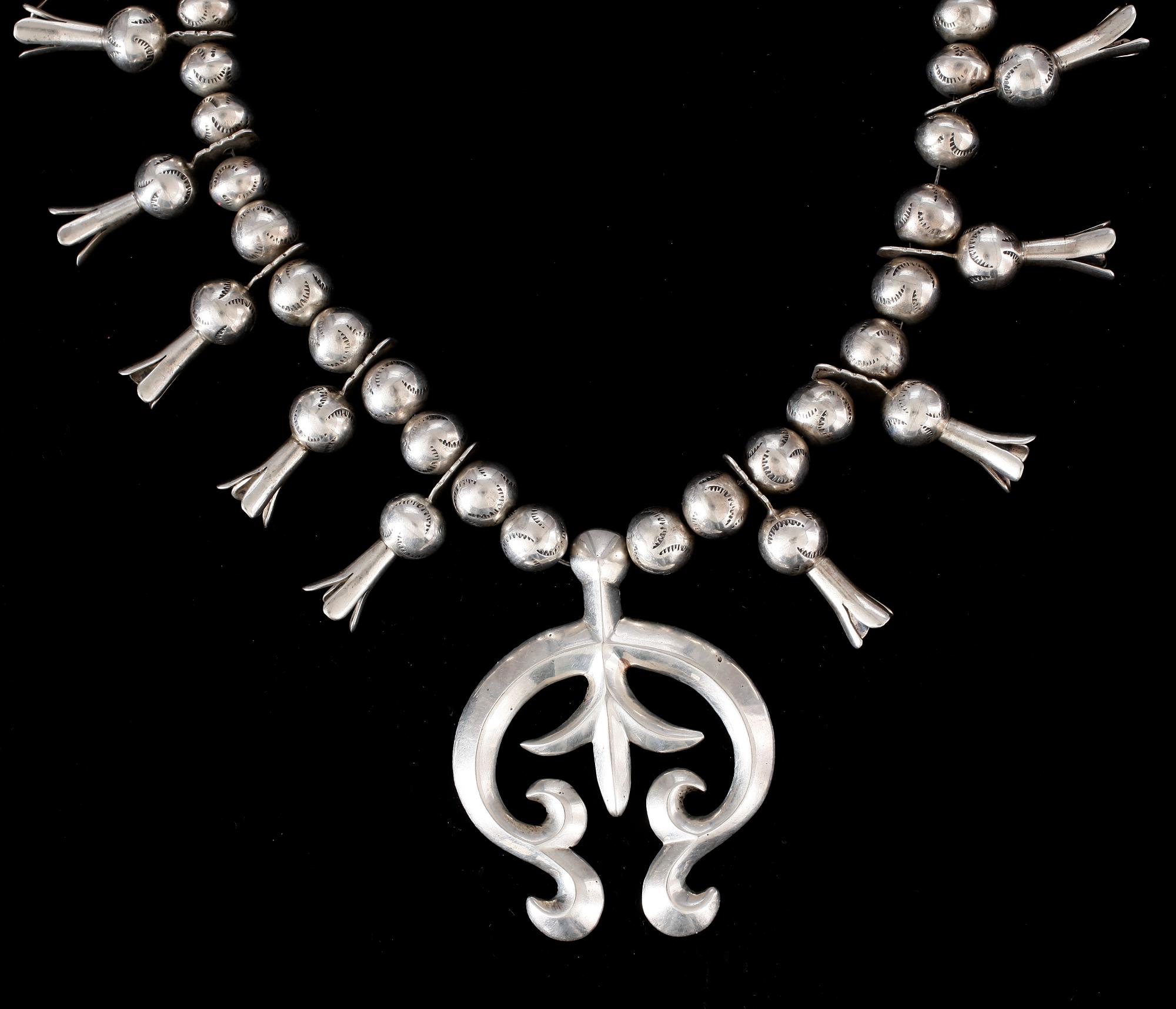 HALSSMYCKE, sterling silver. Vikt ca 190 gram.