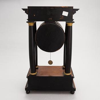 Pöytäkello, Itävalta, 1800-luku.