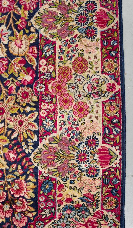 Matto, semi-antique Kerman, ca 218 x 140,5 cm.