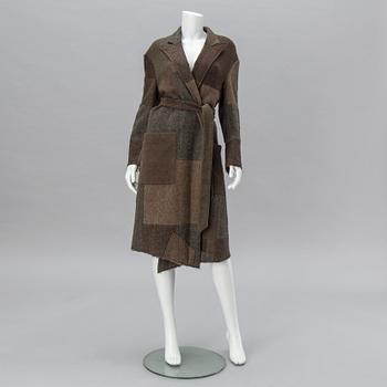 An oversize cashmere coat by Ralph Lauren.