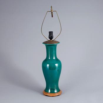 BORDSLAMPA, porslin, Kina, 1900-tal.
