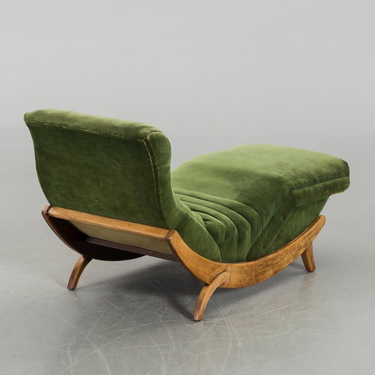 A mid 20th century day bed.