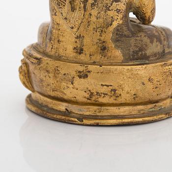 Skulptur, buddha, brännförgylld mässing, 1900-tal.