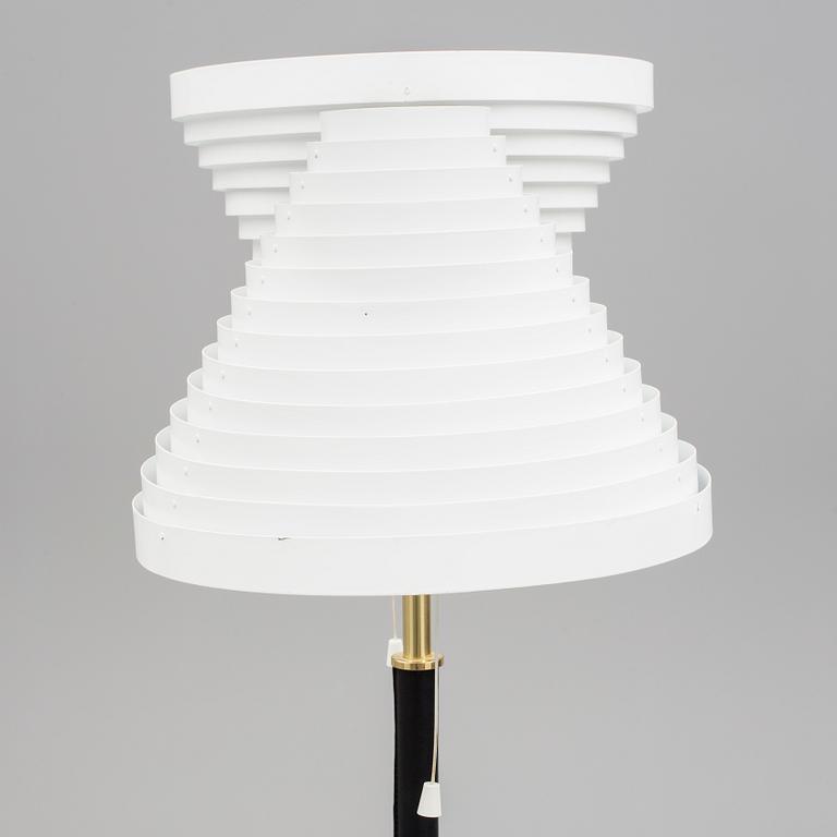 GOLVLAMPA, "modell A810", Alvar Aalto, Artek, Finland, 1900-talets andra hälft.