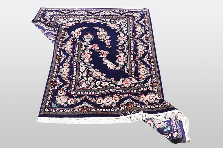 Matta, Isfahan, part silk, signerad Davari, ca 197 x 128 cm.