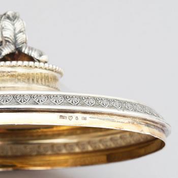 Karl Anderson, skål med lock, på fat, silver, Stockholm 1911. Gåva från Drottning Sofia.