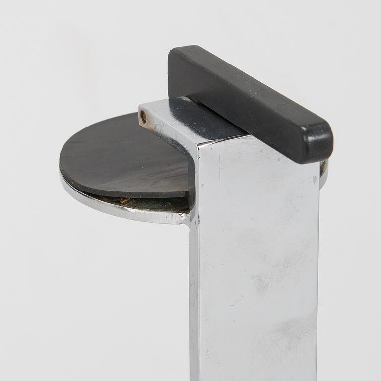 Jouni Leino, Tarjotinpöydän jalusta ,"Grip" Jouni Leino Design Studio 2009.
