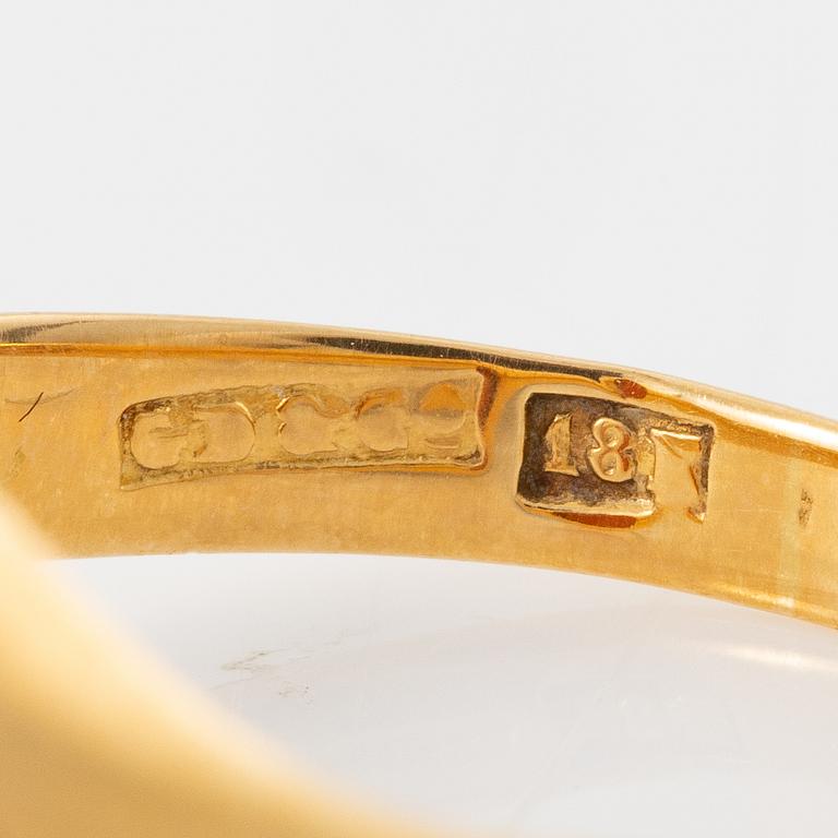 Ring, signet ring, 18K gold with carnelian.