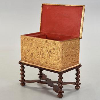 KISTA, förgyllt trä. Thailand, 1800-tal.