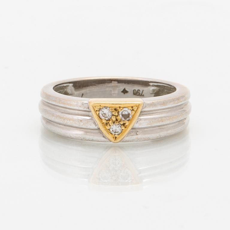 An 18K white- and yellow gold ring with brilliant cut diamonds approx. 0.03 ct.