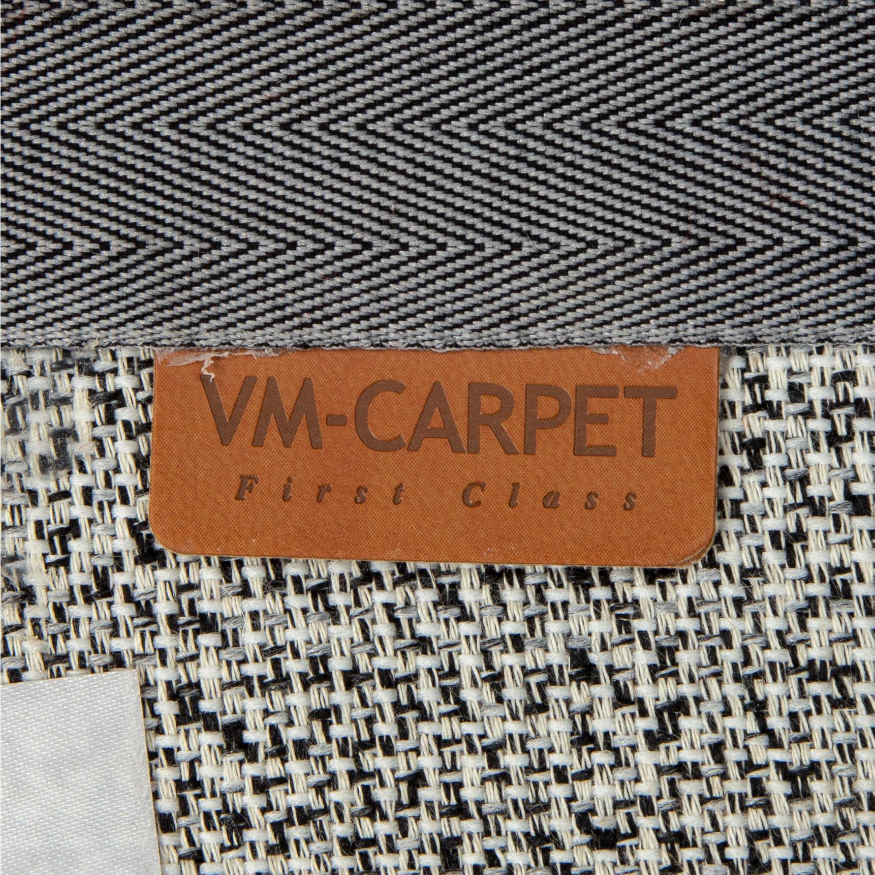 A CARPET, tufted, ca 200 x 140 cm.