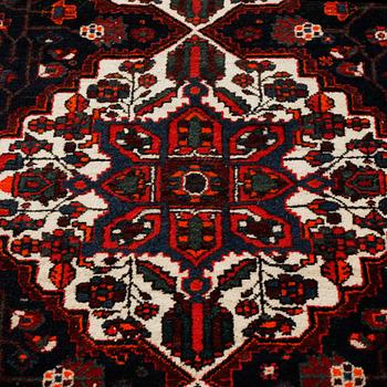 A rug, probably Bakhtiari, old/semiantique, ca 310 x 160 cm.