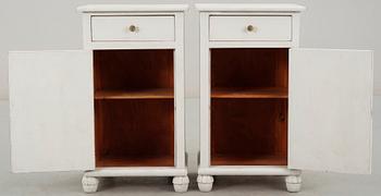 NATTDUKSBORD, ett par, sengustaviansk stil, tidigt 1900-tal.