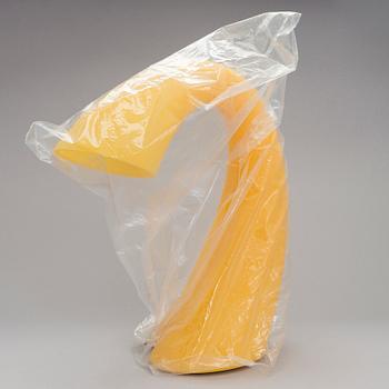 Eero Aarnio, pöytävalaisin "Swan" Melaja Oy, 2007.