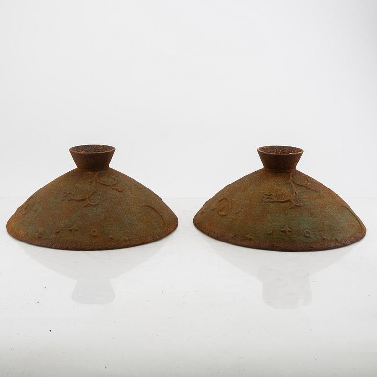 Olof Hult, trädgårdsurnor, ett par, "Mikrokosmos", Näfveqvarns Bruk.