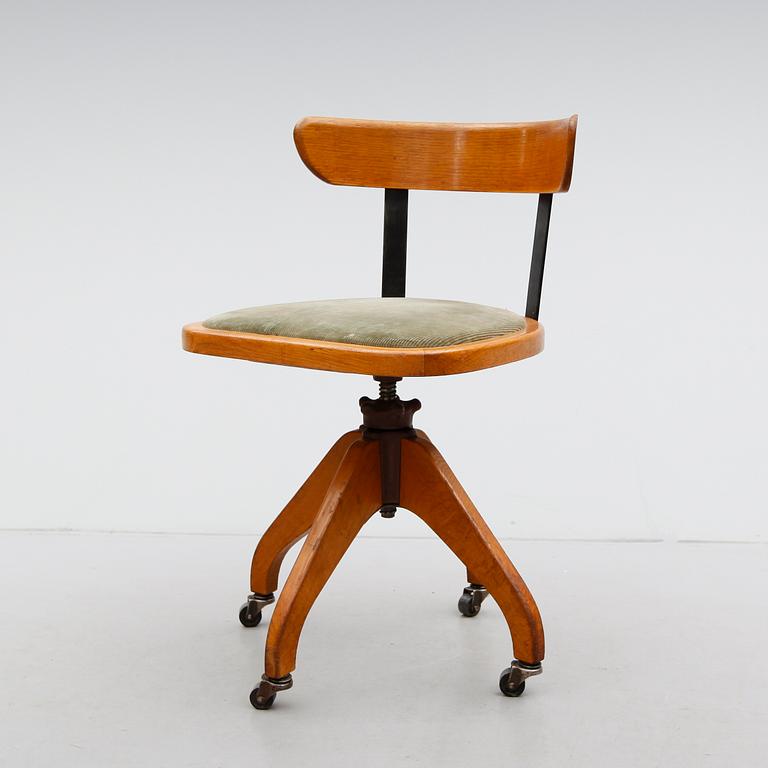 SKRIVBORDSSTOL, 1900-talets första hälft.