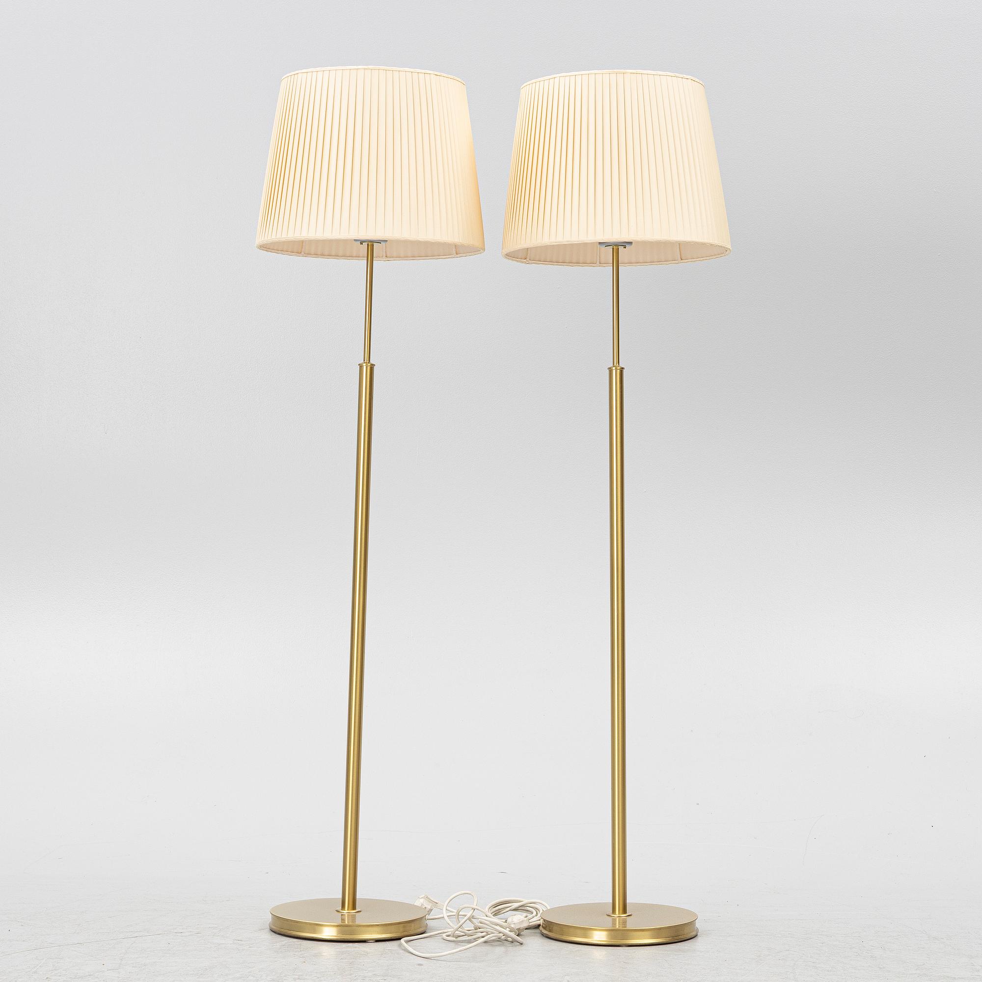 Josef Frank, golvlampor, ett par, modell G2148, Firma Svenskt Tenn.