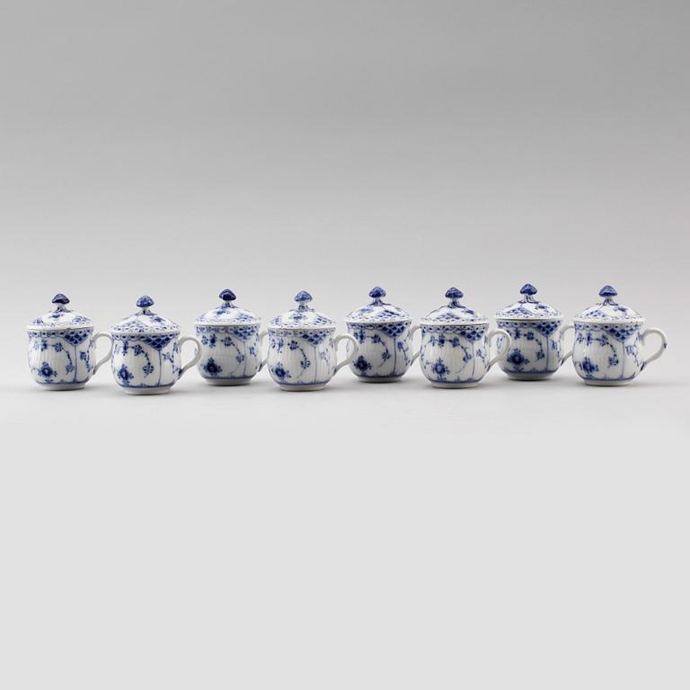 CREMEKOPPAR MED LOCK, 8 st, porslin, Royal Copenhagen.